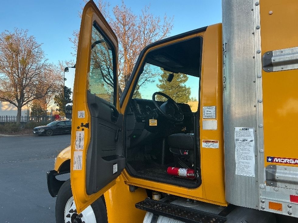Medium Duty Box Truck-Light and Medium Duty Trucks-International-2021-MV607-Sacramento-CA-198,259\n\t\tmiles-$ 42,500 - Image 16