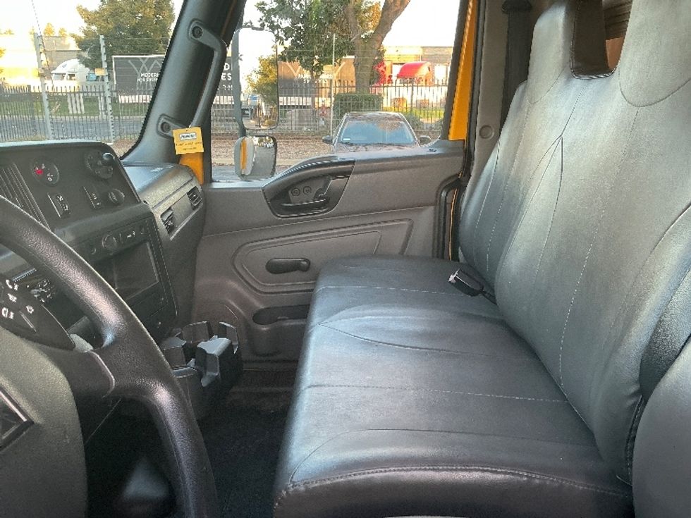 Medium Duty Box Truck-Light and Medium Duty Trucks-International-2021-MV607-Sacramento-CA-198,259\n\t\tmiles-$ 42,500 - Image 19