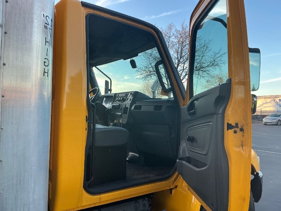 Medium Duty Box Truck-Light and Medium Duty Trucks-International-2021-MV607-Sacramento-CA-198,259\n\t\tmiles-$ 42,500 - Image 20