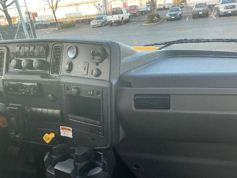 Medium Duty Box Truck-Light and Medium Duty Trucks-International-2021-MV607-Sacramento-CA-198,259\n\t\tmiles-$ 42,500 - Image 21