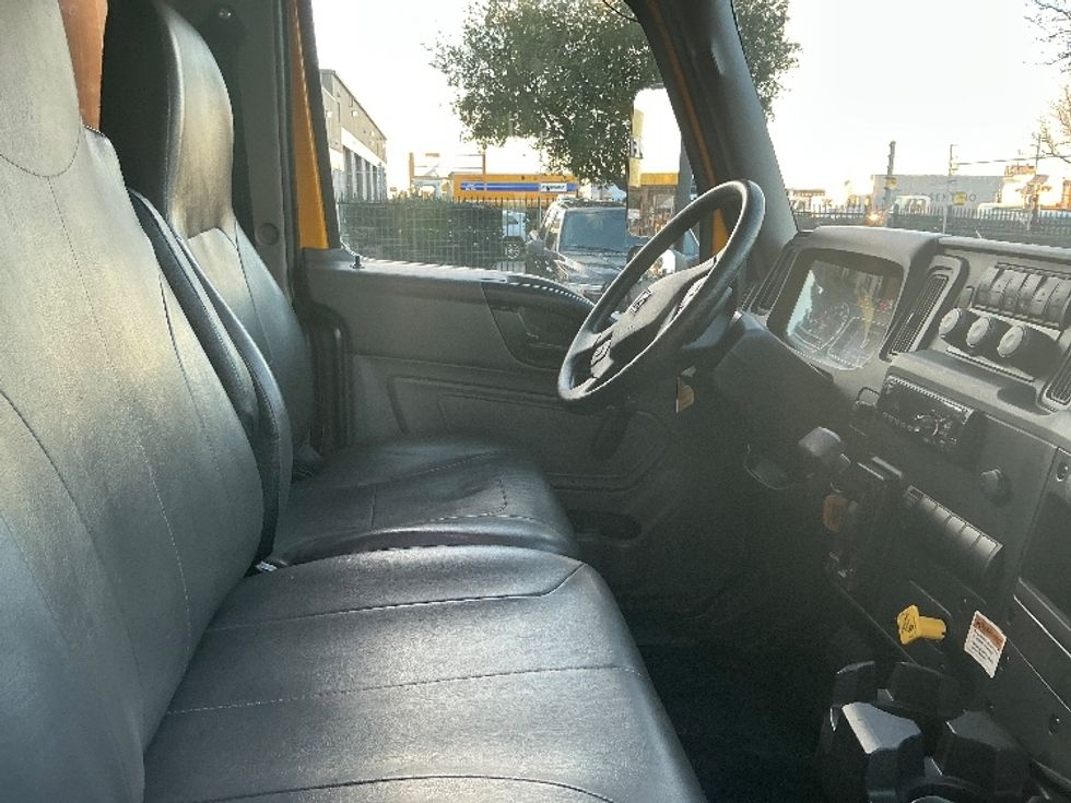 Medium Duty Box Truck-Light and Medium Duty Trucks-International-2021-MV607-Sacramento-CA-198,259\n\t\tmiles-$ 42,500 - Image 22