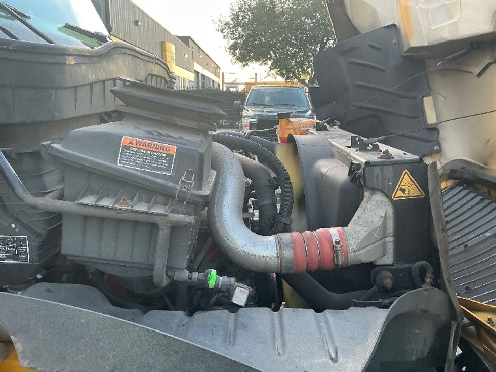 Medium Duty Box Truck-Light and Medium Duty Trucks-International-2021-MV607-Sacramento-CA-198,259\n\t\tmiles-$ 42,500 - Image 23