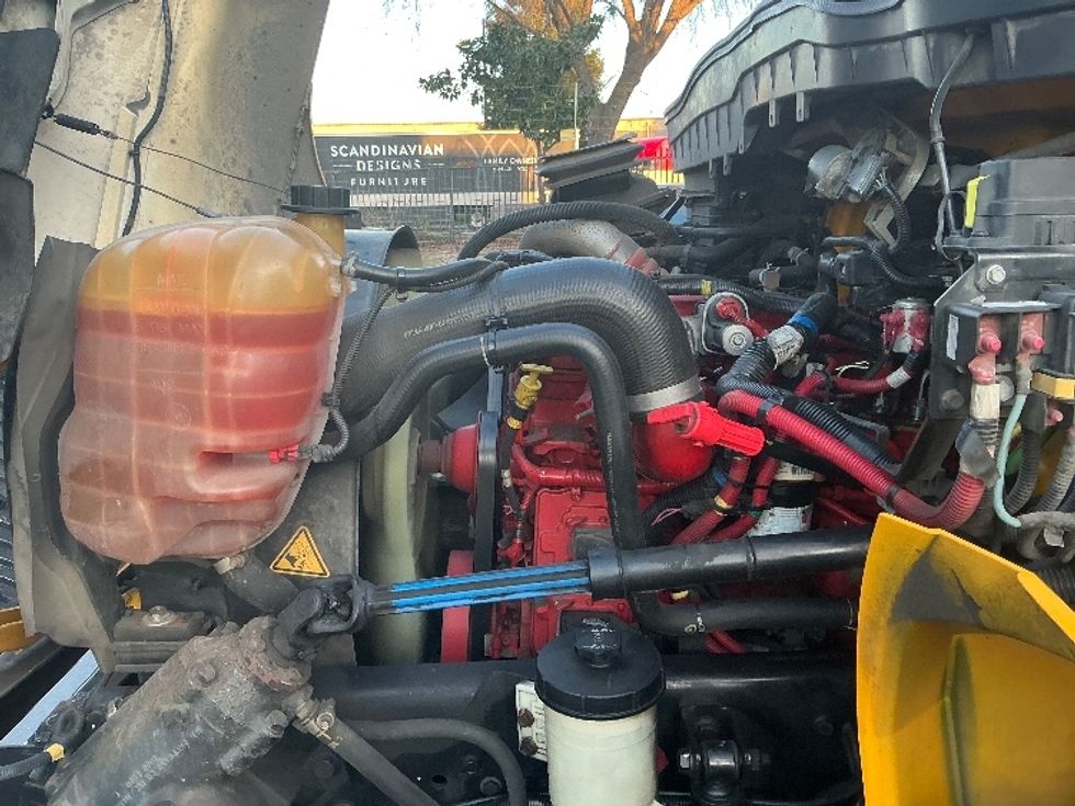 Medium Duty Box Truck-Light and Medium Duty Trucks-International-2021-MV607-Sacramento-CA-198,259\n\t\tmiles-$ 42,500 - Image 24