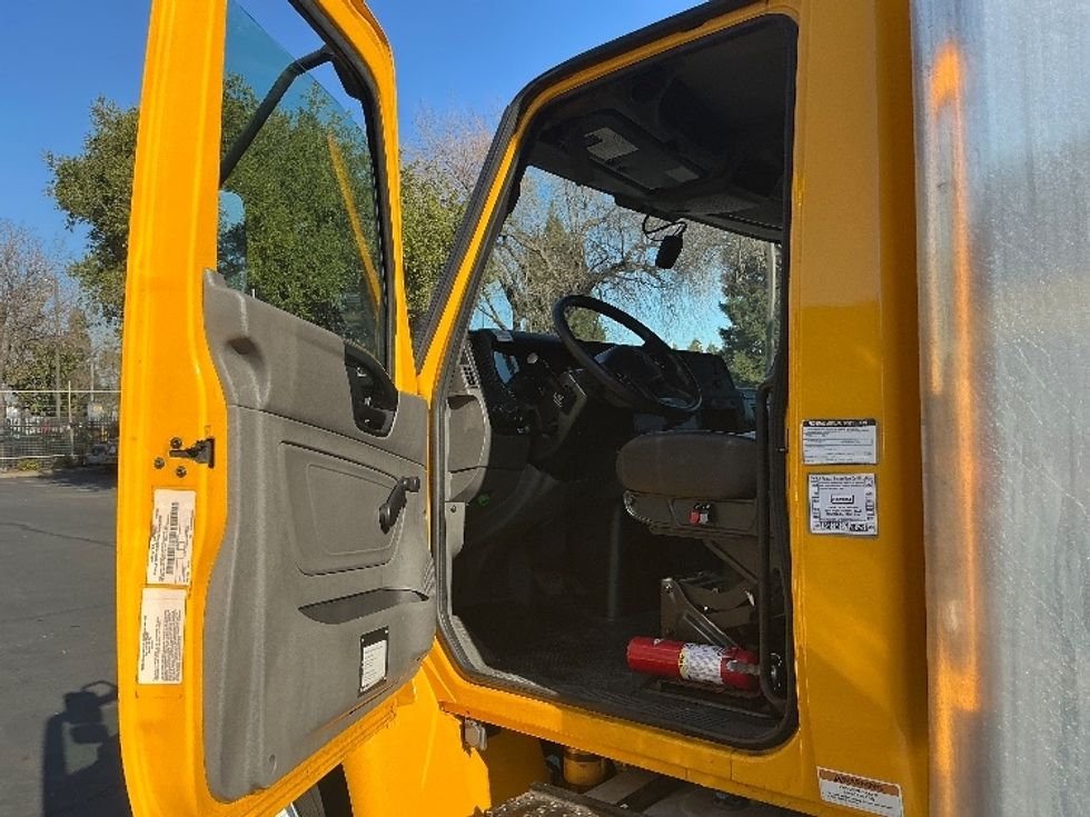 Medium Duty Box Truck-Light and Medium Duty Trucks-International-2021-MV607-Sacramento-CA-224,858\n\t\tmiles-$ 37,750 - Image 16