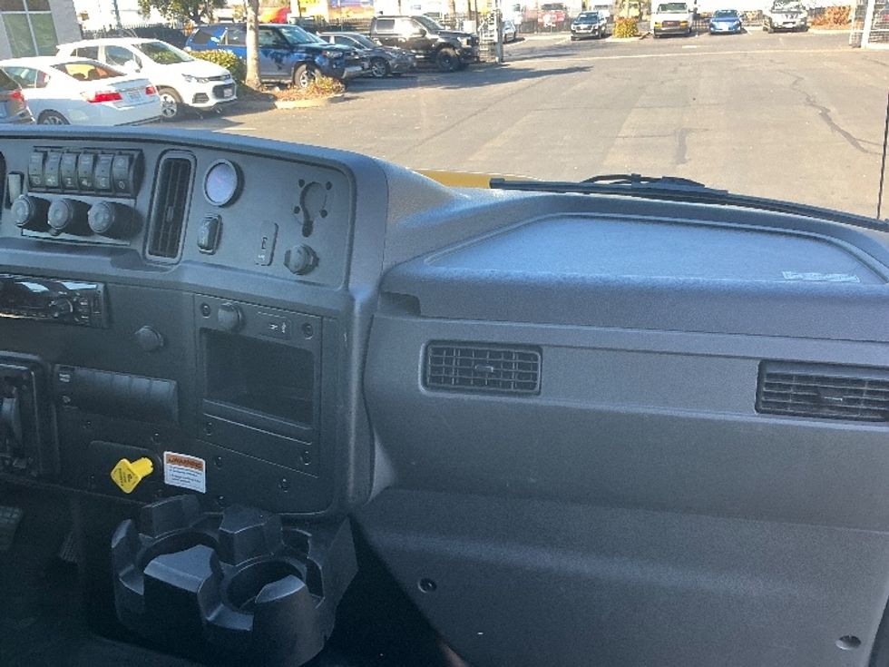 Medium Duty Box Truck-Light and Medium Duty Trucks-International-2021-MV607-Sacramento-CA-224,858\n\t\tmiles-$ 37,750 - Image 21