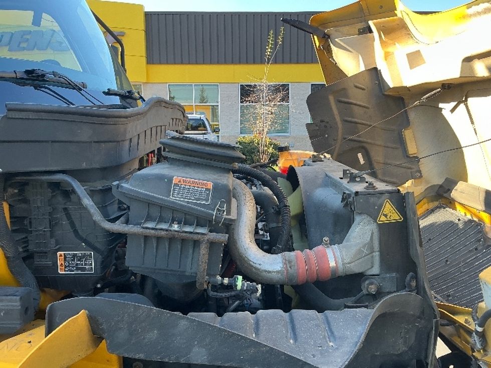 Medium Duty Box Truck-Light and Medium Duty Trucks-International-2021-MV607-Sacramento-CA-224,858\n\t\tmiles-$ 37,750 - Image 23