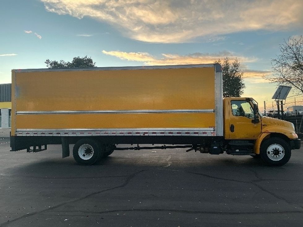 Medium Duty Box Truck-Light and Medium Duty Trucks-International-2021-MV607-Sacramento-CA-236,106\n\t\tmiles-$ 37,000 - Image 15