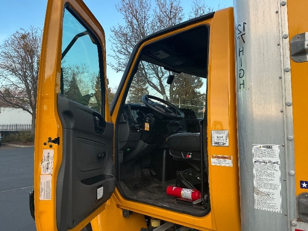 Medium Duty Box Truck-Light and Medium Duty Trucks-International-2021-MV607-Sacramento-CA-236,106\n\t\tmiles-$ 37,000 - Image 16