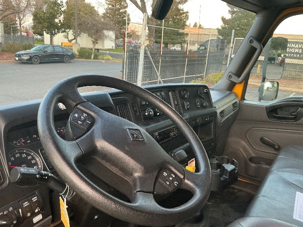 Medium Duty Box Truck-Light and Medium Duty Trucks-International-2021-MV607-Sacramento-CA-236,106\n\t\tmiles-$ 37,000 - Image 17