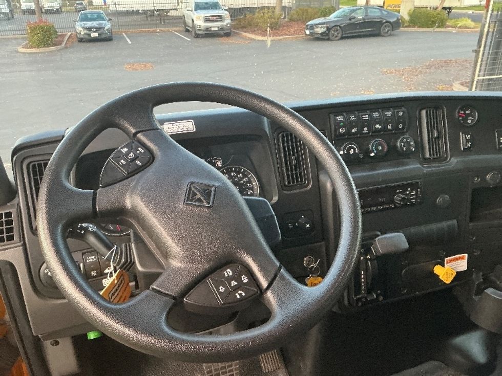 Medium Duty Box Truck-Light and Medium Duty Trucks-International-2021-MV607-Sacramento-CA-236,106\n\t\tmiles-$ 37,000 - Image 18