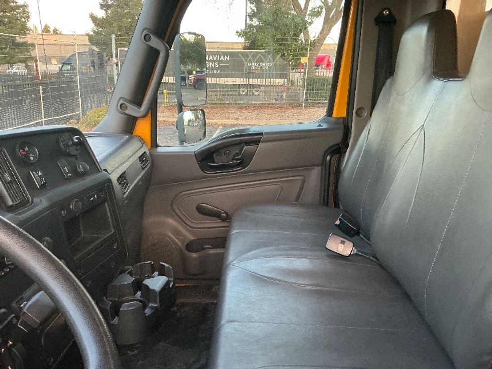Medium Duty Box Truck-Light and Medium Duty Trucks-International-2021-MV607-Sacramento-CA-236,106\n\t\tmiles-$ 37,000 - Image 19