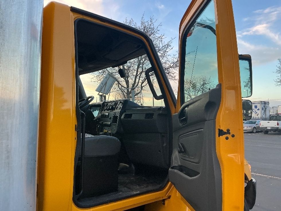 Medium Duty Box Truck-Light and Medium Duty Trucks-International-2021-MV607-Sacramento-CA-236,106\n\t\tmiles-$ 37,000 - Image 20