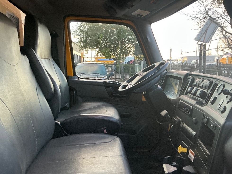 Medium Duty Box Truck-Light and Medium Duty Trucks-International-2021-MV607-Sacramento-CA-236,106\n\t\tmiles-$ 37,000 - Image 22