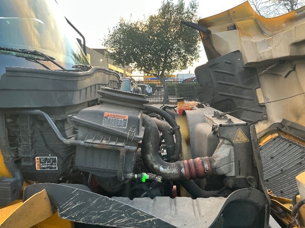 Medium Duty Box Truck-Light and Medium Duty Trucks-International-2021-MV607-Sacramento-CA-236,106\n\t\tmiles-$ 37,000 - Image 23