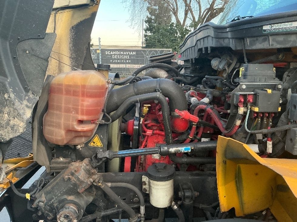 Medium Duty Box Truck-Light and Medium Duty Trucks-International-2021-MV607-Sacramento-CA-236,106\n\t\tmiles-$ 37,000 - Image 24