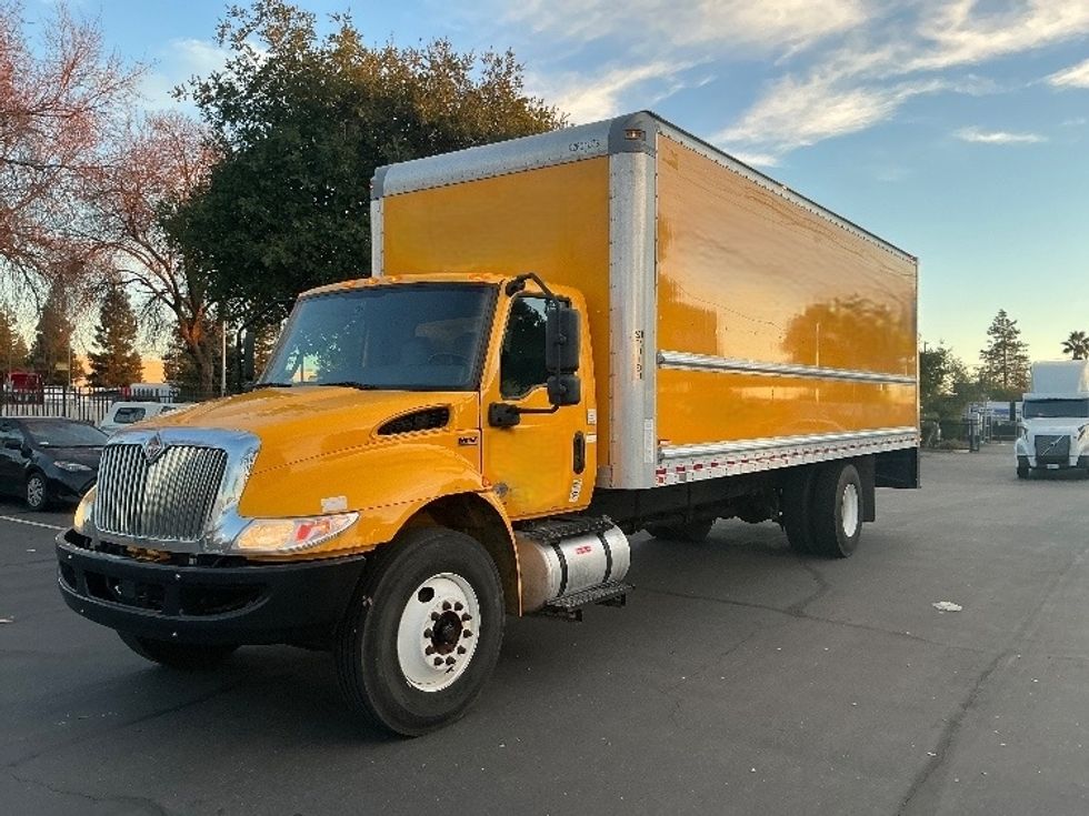 Medium Duty Box Truck-Light and Medium Duty Trucks-International-2021-MV607-Sacramento-CA-236,106\n\t\tmiles-$ 37,000 - Image 3