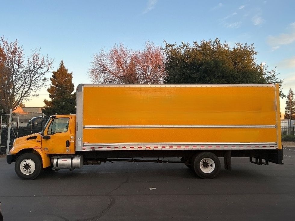 Medium Duty Box Truck-Light and Medium Duty Trucks-International-2021-MV607-Sacramento-CA-236,106\n\t\tmiles-$ 37,000 - Image 4