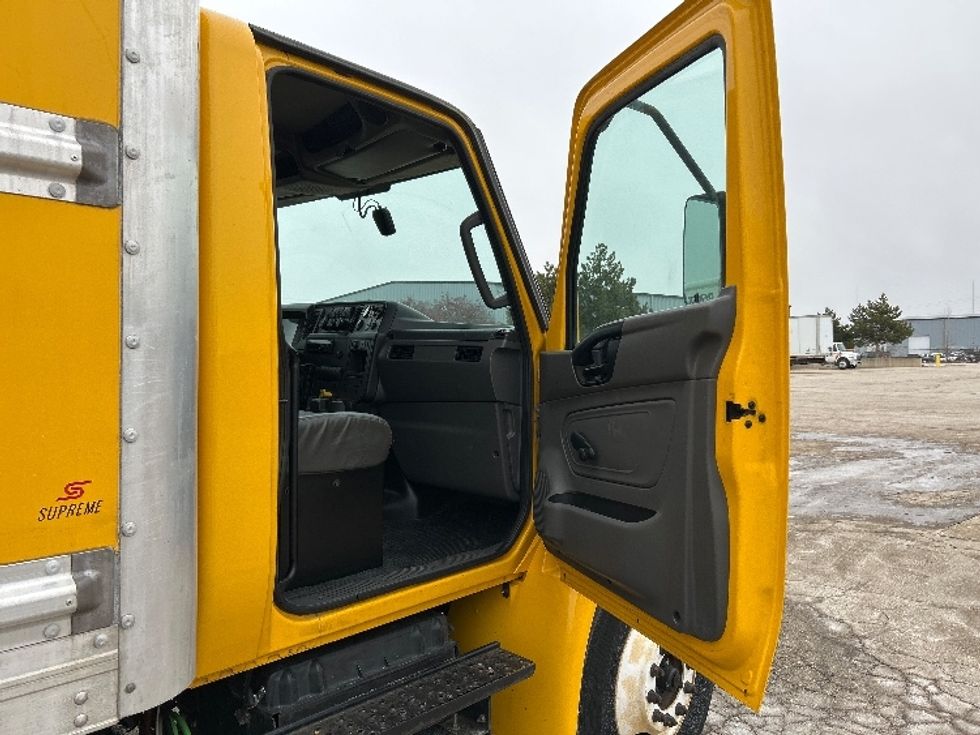 Medium Duty Box Truck-Light and Medium Duty Trucks-International-2021-MV607-Saginaw-MI-215,962\n\t\tmiles-$ 37,750 - Image 19