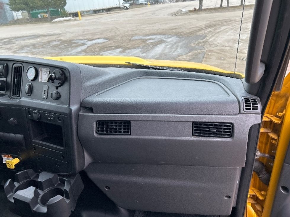 Medium Duty Box Truck-Light and Medium Duty Trucks-International-2021-MV607-Saginaw-MI-215,962\n\t\tmiles-$ 37,750 - Image 20