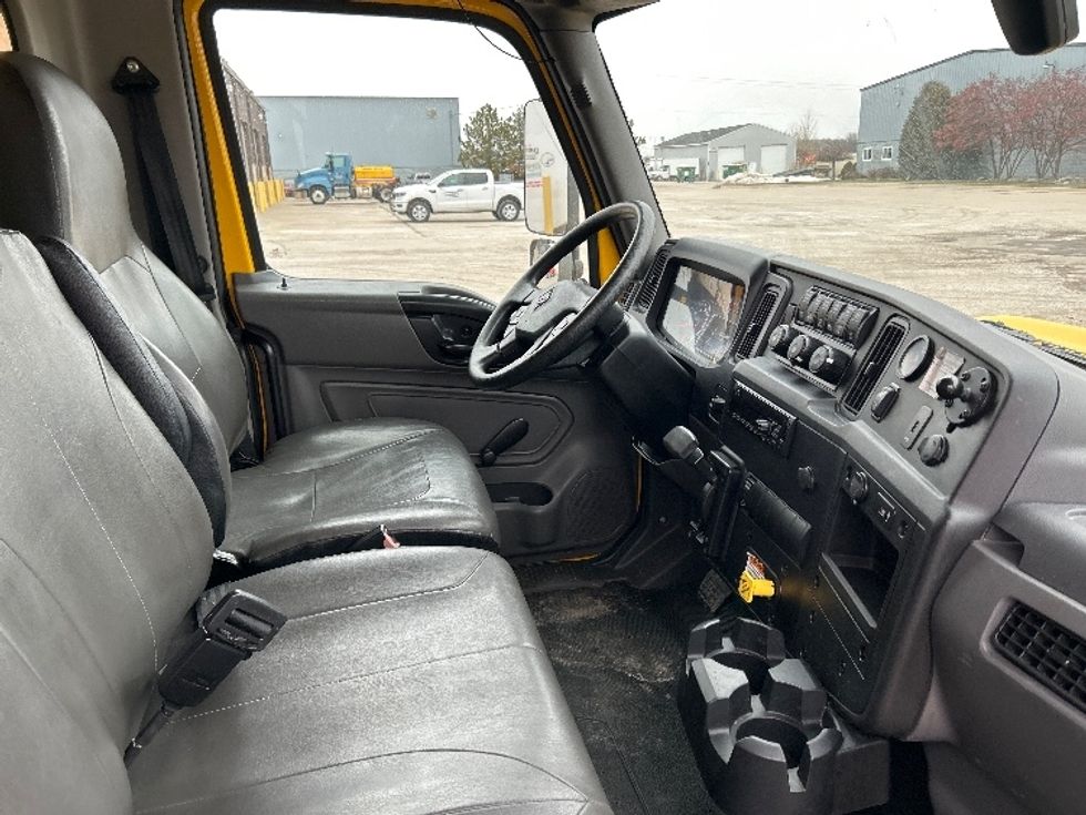 Medium Duty Box Truck-Light and Medium Duty Trucks-International-2021-MV607-Saginaw-MI-215,962\n\t\tmiles-$ 37,750 - Image 21