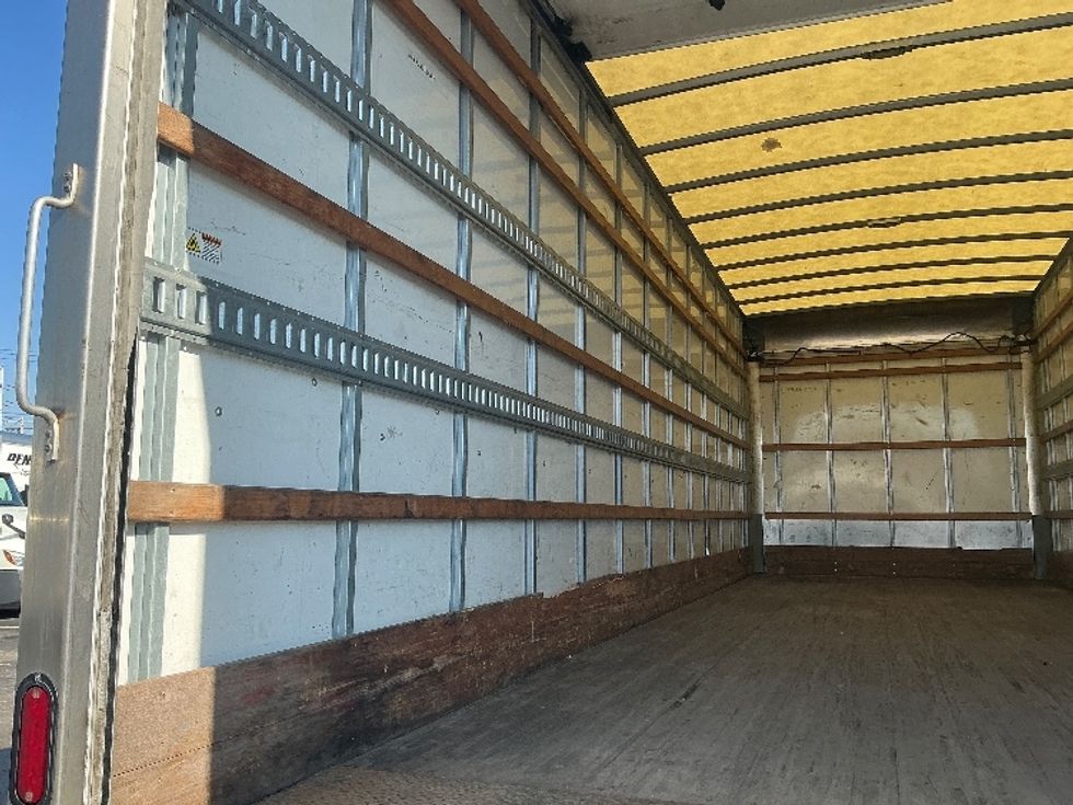 Medium Duty Box Truck-Light and Medium Duty Trucks-International-2021-MV607-Saint Louis-MO-255,783\n\t\tmiles-$ 39,500 - Image 11