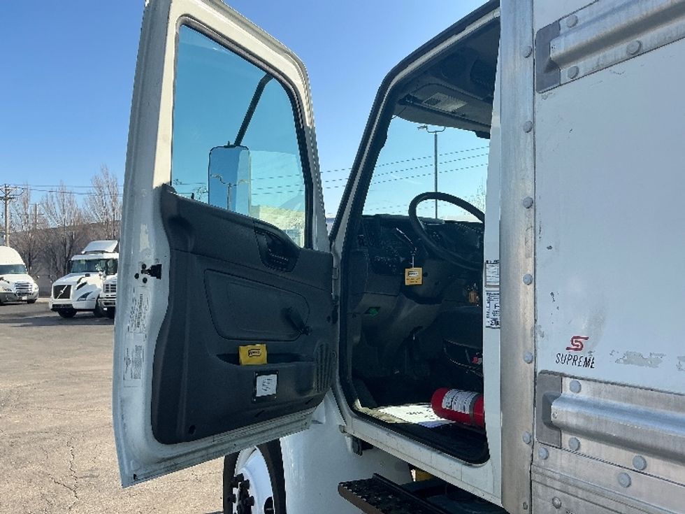 Medium Duty Box Truck-Light and Medium Duty Trucks-International-2021-MV607-Saint Louis-MO-255,783\n\t\tmiles-$ 39,500 - Image 16