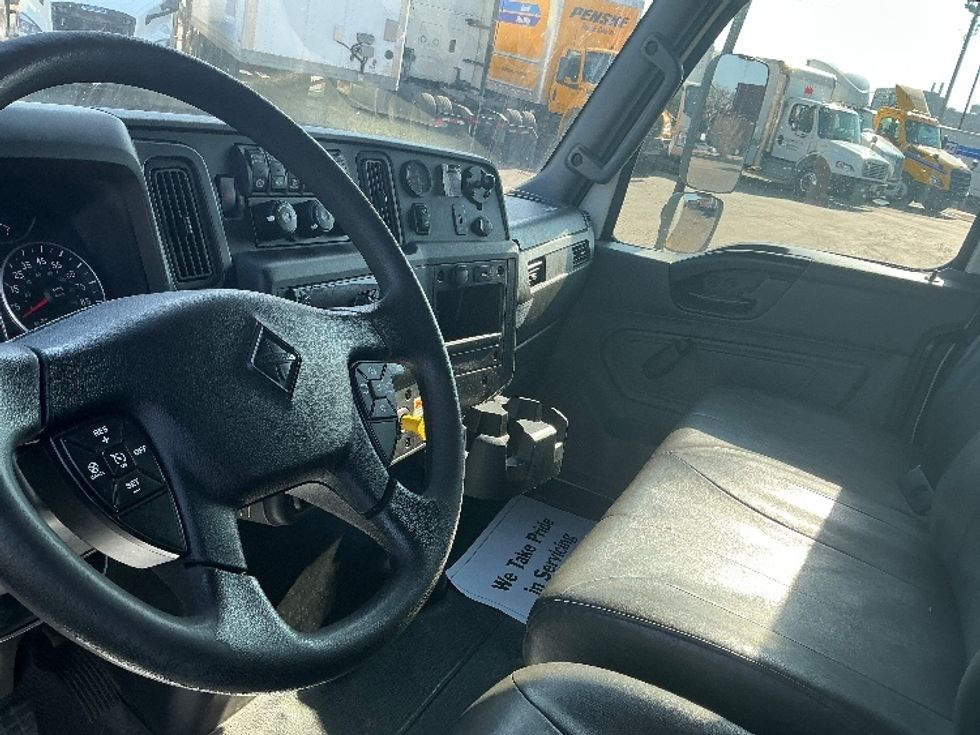 Medium Duty Box Truck-Light and Medium Duty Trucks-International-2021-MV607-Saint Louis-MO-255,783\n\t\tmiles-$ 39,500 - Image 17