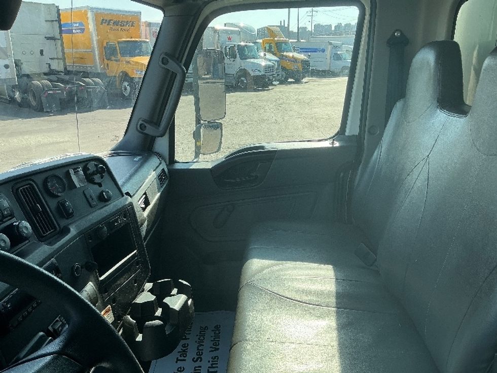 Medium Duty Box Truck-Light and Medium Duty Trucks-International-2021-MV607-Saint Louis-MO-255,783\n\t\tmiles-$ 39,500 - Image 19