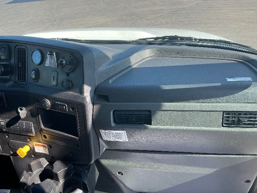 Medium Duty Box Truck-Light and Medium Duty Trucks-International-2021-MV607-Saint Louis-MO-255,783\n\t\tmiles-$ 39,500 - Image 21