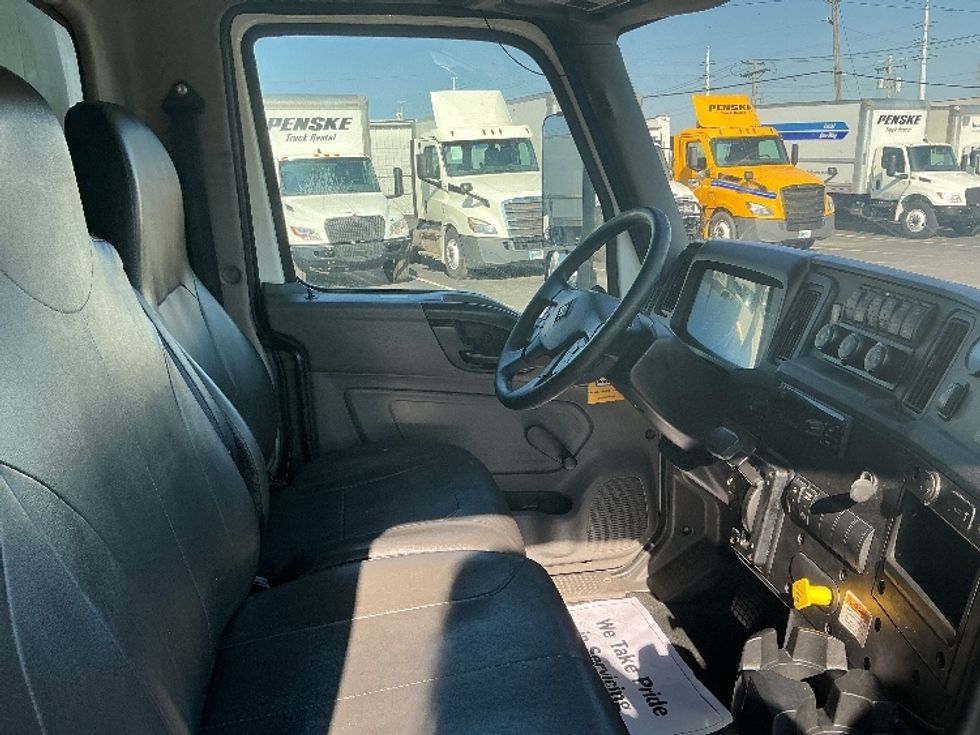 Medium Duty Box Truck-Light and Medium Duty Trucks-International-2021-MV607-Saint Louis-MO-255,783\n\t\tmiles-$ 39,500 - Image 22