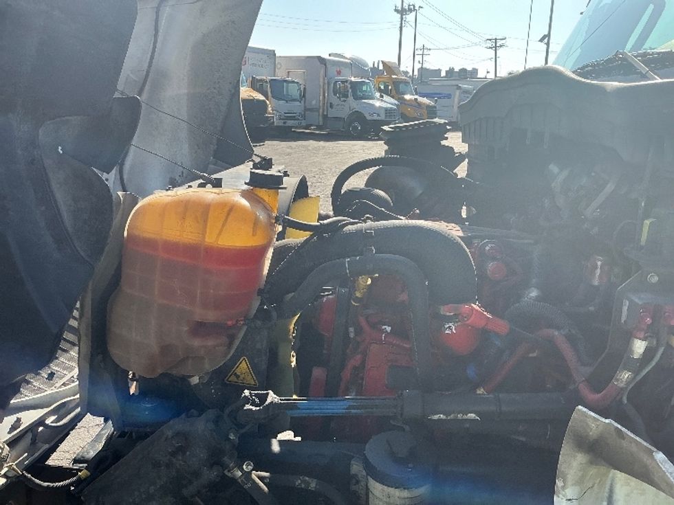 Medium Duty Box Truck-Light and Medium Duty Trucks-International-2021-MV607-Saint Louis-MO-255,783\n\t\tmiles-$ 39,500 - Image 24