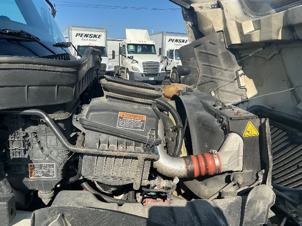 Medium Duty Box Truck-Light and Medium Duty Trucks-International-2021-MV607-Saint Louis-MO-255,783\n\t\tmiles-$ 39,500 - Image 23