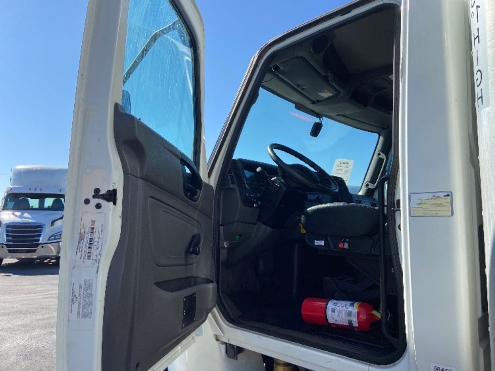 Medium Duty Box Truck-Light and Medium Duty Trucks-International-2021-MV607-San Antonio-TX-126,207\n\t\tmiles-$ 62,750 - Image 16