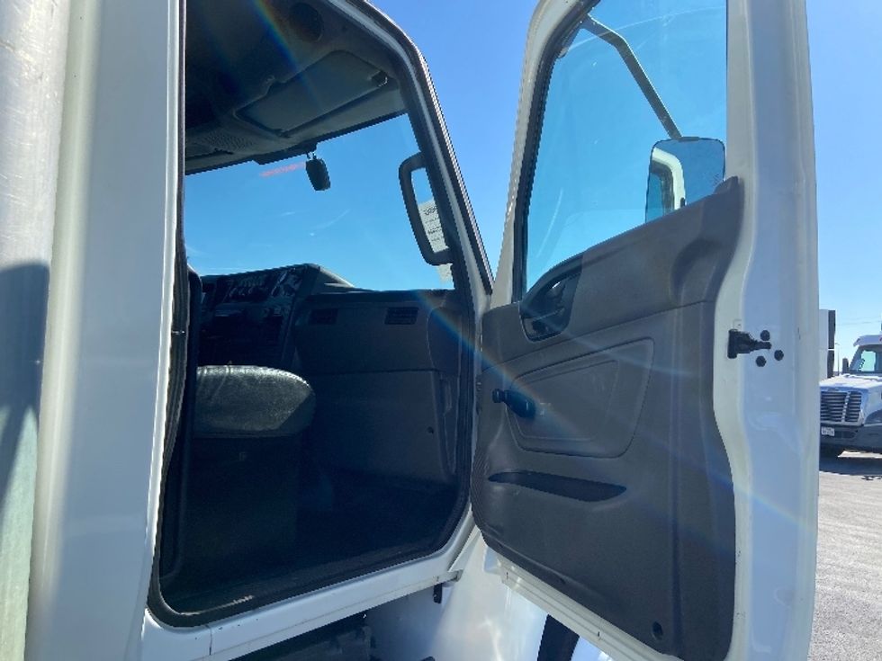 Medium Duty Box Truck-Light and Medium Duty Trucks-International-2021-MV607-San Antonio-TX-126,207\n\t\tmiles-$ 62,750 - Image 20