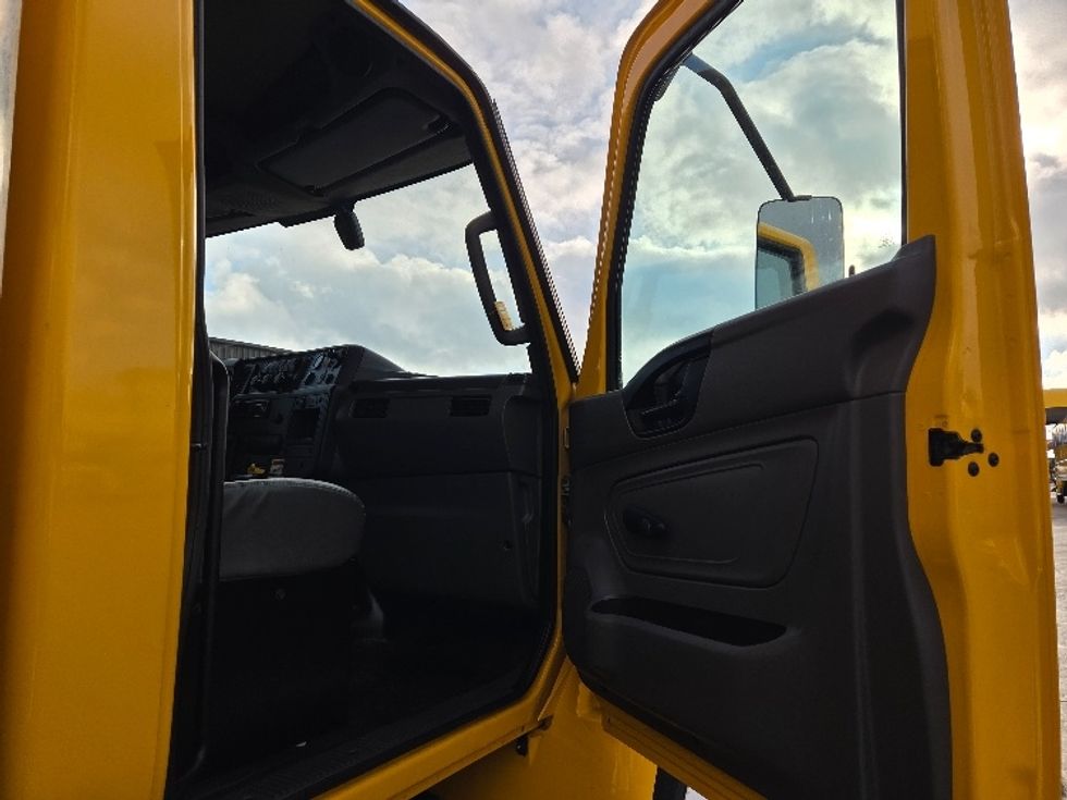 Medium Duty Box Truck-Light and Medium Duty Trucks-International-2021-MV607-San Antonio-TX-144,125\n\t\tmiles-$ 44,000 - Image 19