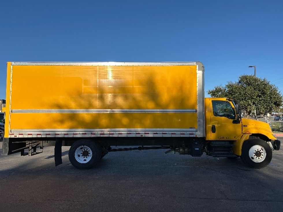 Medium Duty Box Truck-Light and Medium Duty Trucks-International-2021-MV607-San Antonio-TX-156,607\n\t\tmiles-$ 42,250 - Image 15