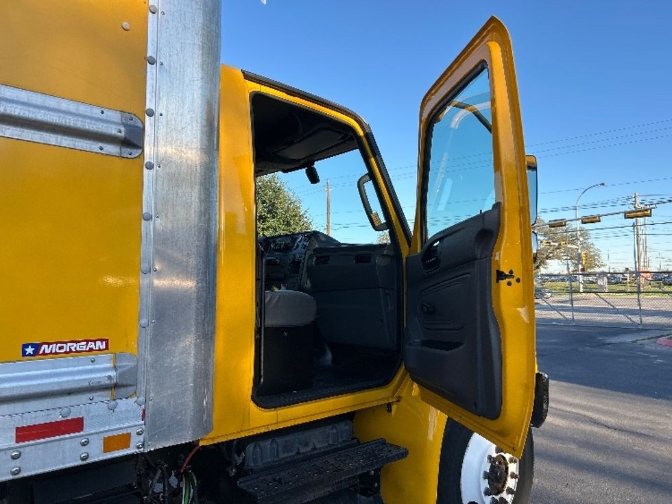 Medium Duty Box Truck-Light and Medium Duty Trucks-International-2021-MV607-San Antonio-TX-156,607\n\t\tmiles-$ 42,250 - Image 18