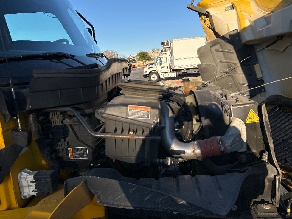 Medium Duty Box Truck-Light and Medium Duty Trucks-International-2021-MV607-San Antonio-TX-156,607\n\t\tmiles-$ 42,250 - Image 21