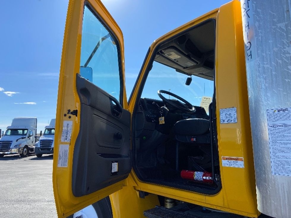 Medium Duty Box Truck-Light and Medium Duty Trucks-International-2021-MV607-San Antonio-TX-167,302\n\t\tmiles-$ 40,750 - Image 16