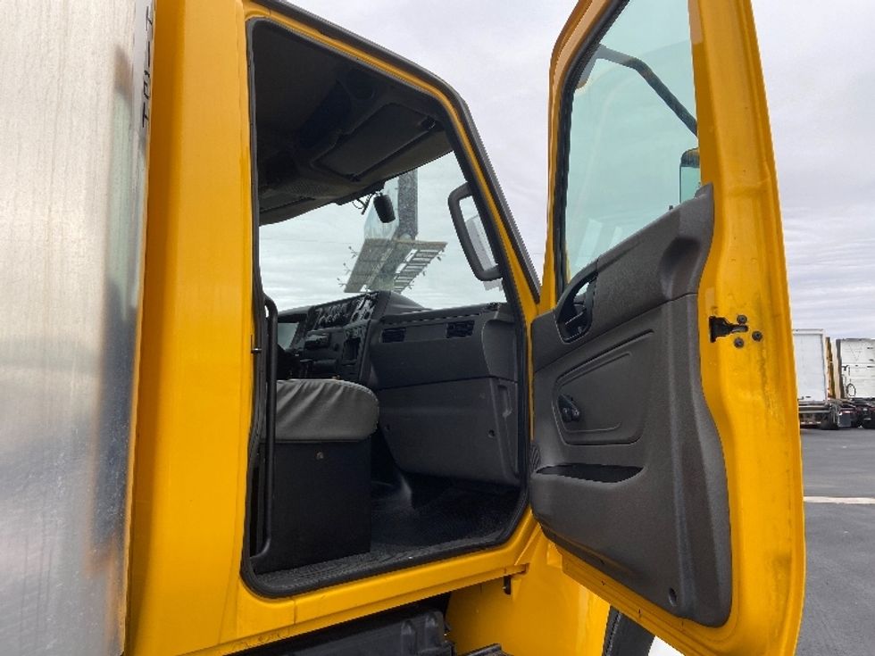 Medium Duty Box Truck-Light and Medium Duty Trucks-International-2021-MV607-San Antonio-TX-181,592\n\t\tmiles-$ 38,750 - Image 19