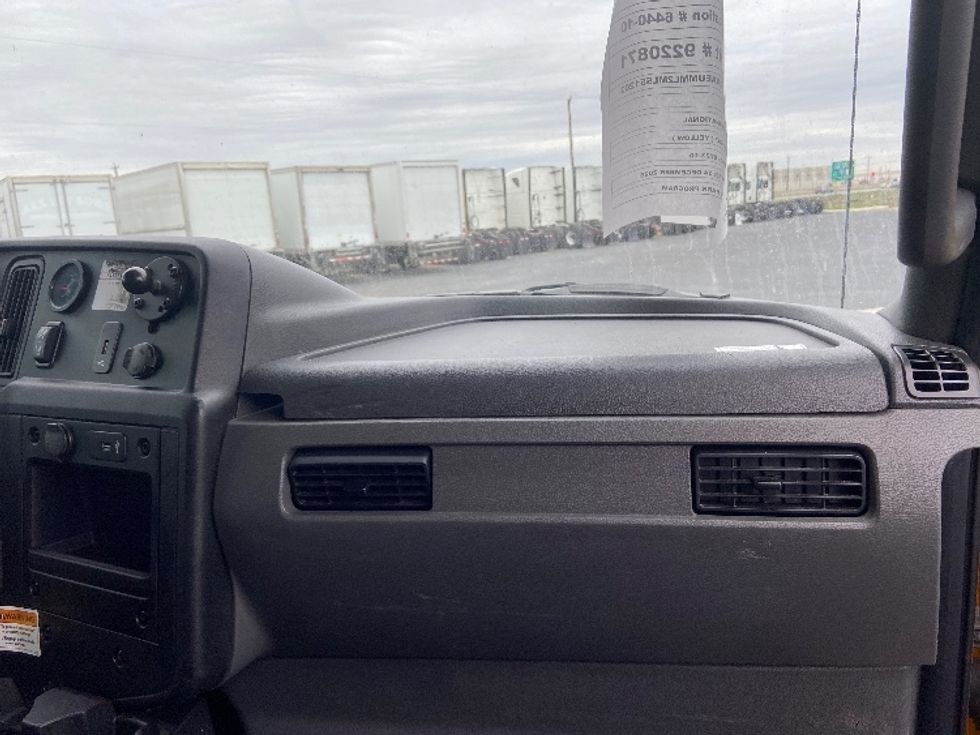 Medium Duty Box Truck-Light and Medium Duty Trucks-International-2021-MV607-San Antonio-TX-181,592\n\t\tmiles-$ 38,750 - Image 20