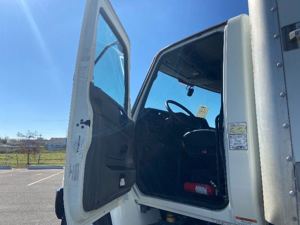 Medium Duty Box Truck-Light and Medium Duty Trucks-International-2021-MV607-San Antonio-TX-187,149\n\t\tmiles-$ 53,750 - Image 16