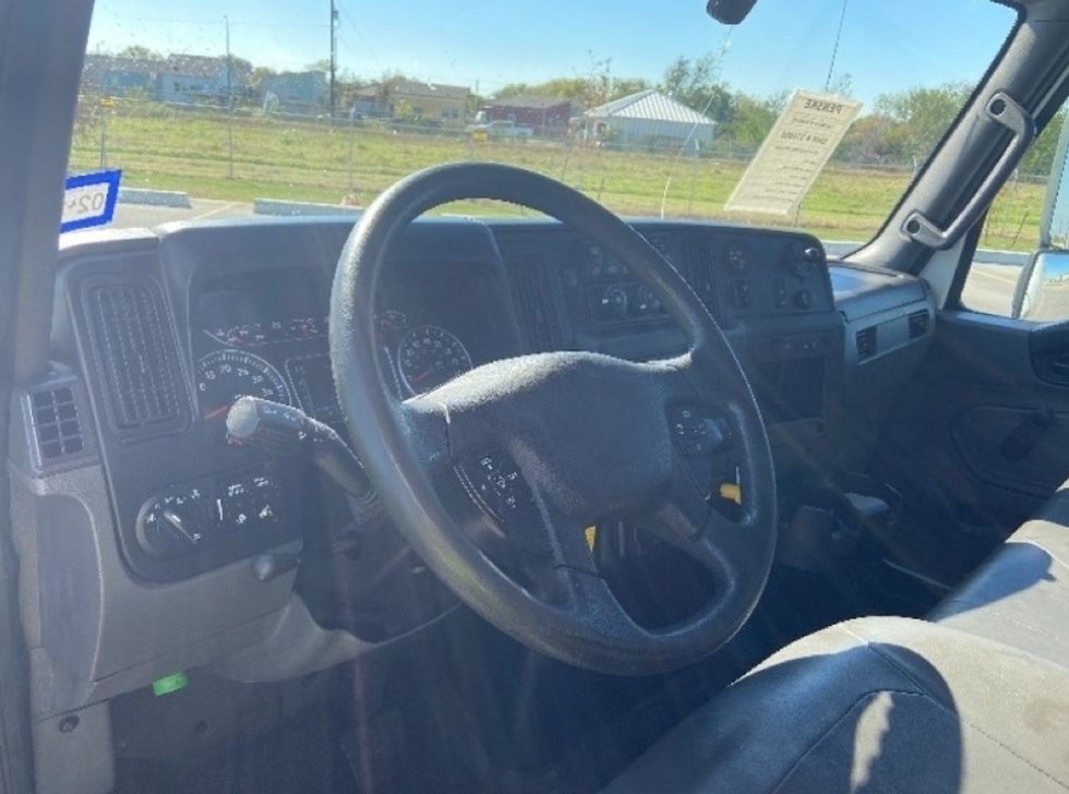 Medium Duty Box Truck-Light and Medium Duty Trucks-International-2021-MV607-San Antonio-TX-187,149\n\t\tmiles-$ 53,750 - Image 17