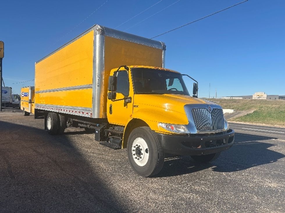 Medium Duty Box Truck-Light and Medium Duty Trucks-International-2021-MV607-San Antonio-TX-194,551\n\t\tmiles-$ 43,000 - Image 1