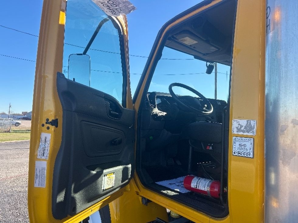 Medium Duty Box Truck-Light and Medium Duty Trucks-International-2021-MV607-San Antonio-TX-194,551\n\t\tmiles-$ 43,000 - Image 16