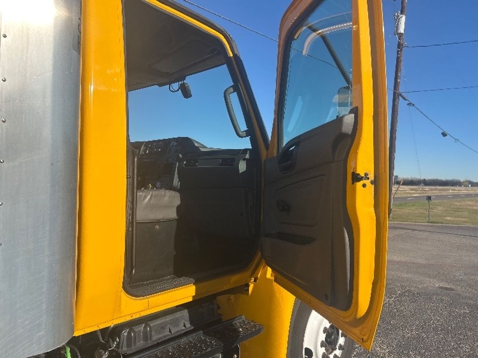 Medium Duty Box Truck-Light and Medium Duty Trucks-International-2021-MV607-San Antonio-TX-194,551\n\t\tmiles-$ 43,000 - Image 20
