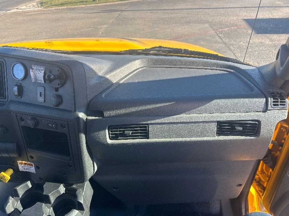 Medium Duty Box Truck-Light and Medium Duty Trucks-International-2021-MV607-San Antonio-TX-194,551\n\t\tmiles-$ 43,000 - Image 21