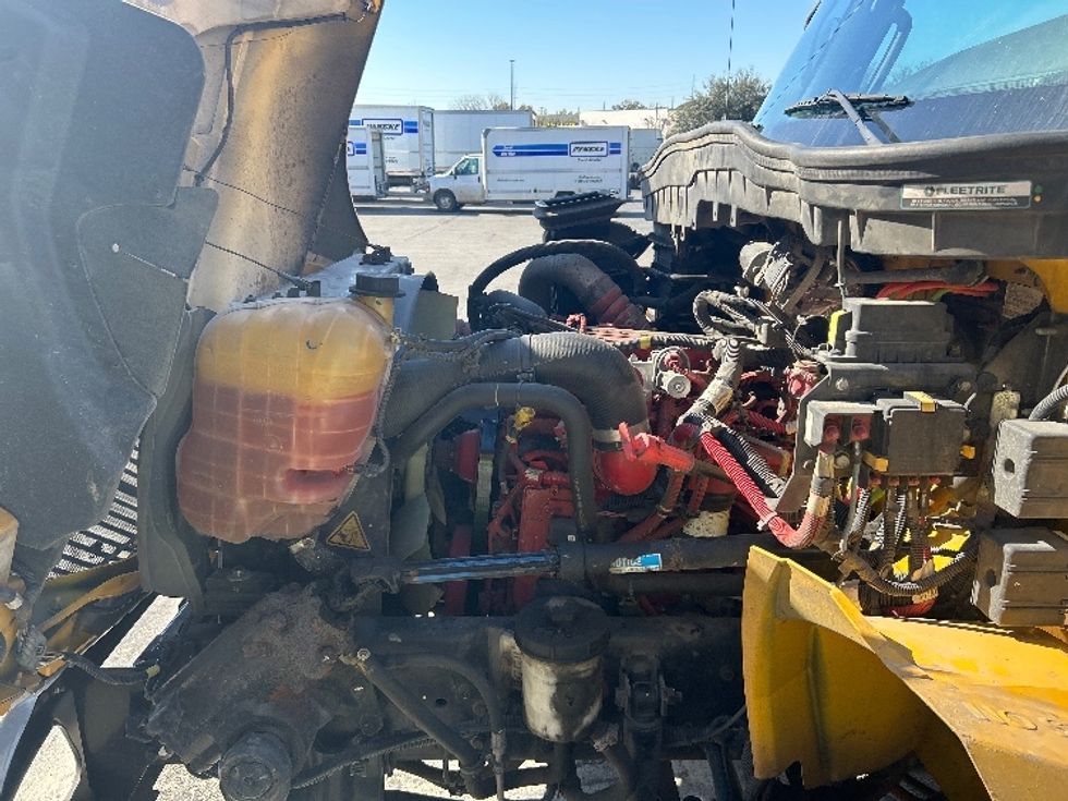 Medium Duty Box Truck-Light and Medium Duty Trucks-International-2021-MV607-San Antonio-TX-205,725\n\t\tmiles-$ 41,500 - Image 24