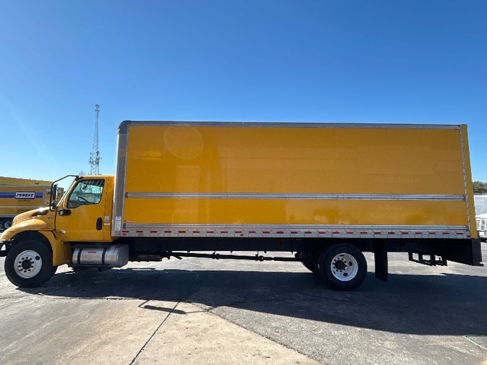 Medium Duty Box Truck-Light and Medium Duty Trucks-International-2021-MV607-San Antonio-TX-205,725\n\t\tmiles-$ 41,500 - Image 4
