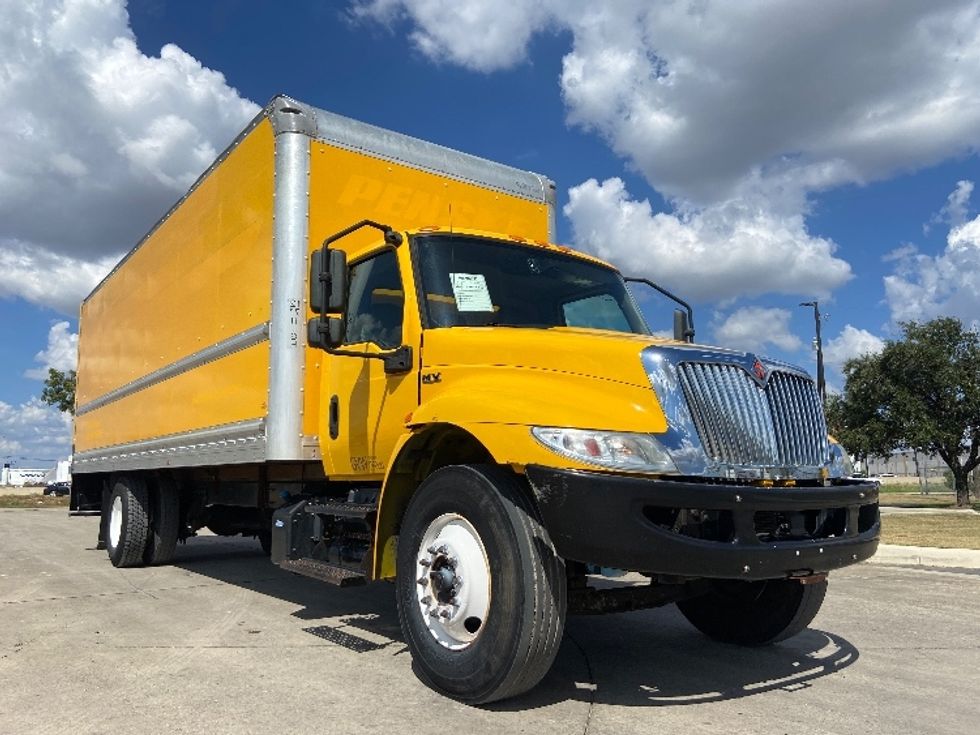 Medium Duty Box Truck-Light and Medium Duty Trucks-International-2021-MV607-San Antonio-TX-208,330\n\t\tmiles-$ 41,000 - Image 1